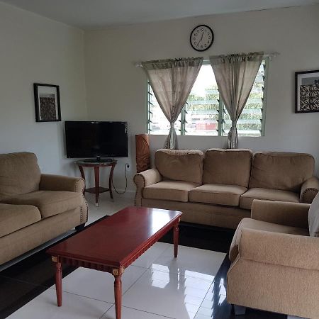 Malau Lodge Nuku'alofa Exteriör bild