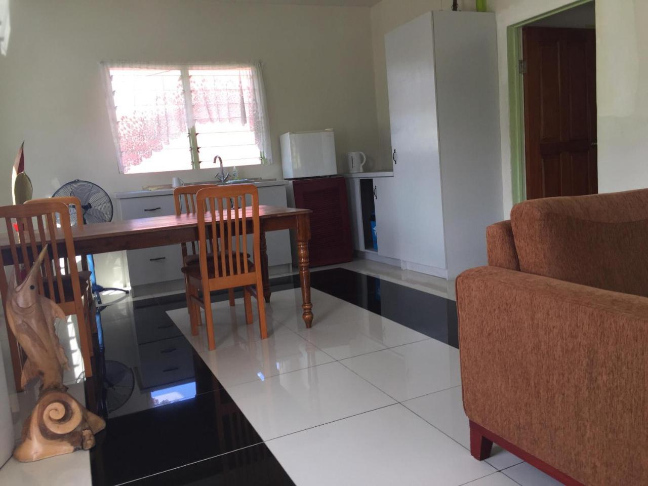 Malau Lodge Nuku'alofa Exteriör bild