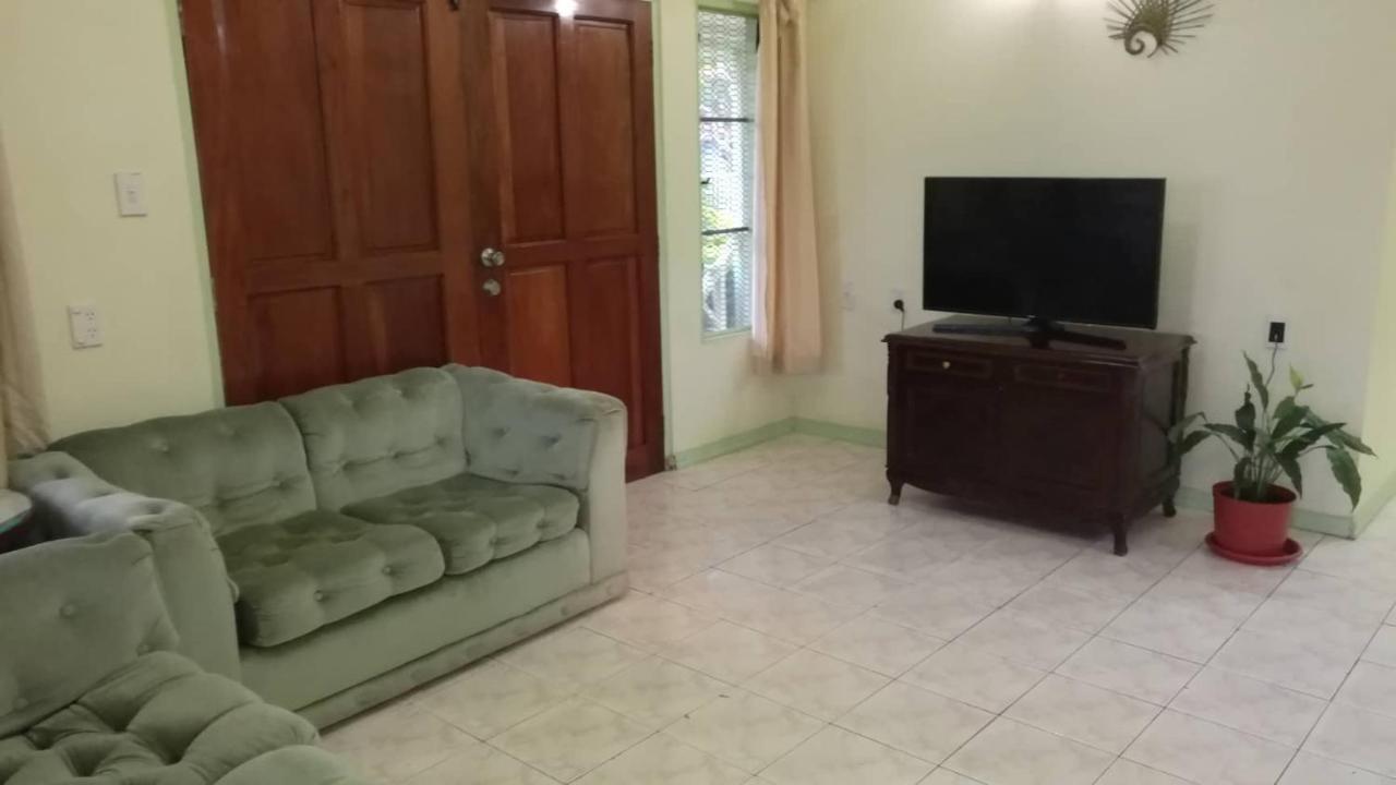 Malau Lodge Nuku'alofa Exteriör bild