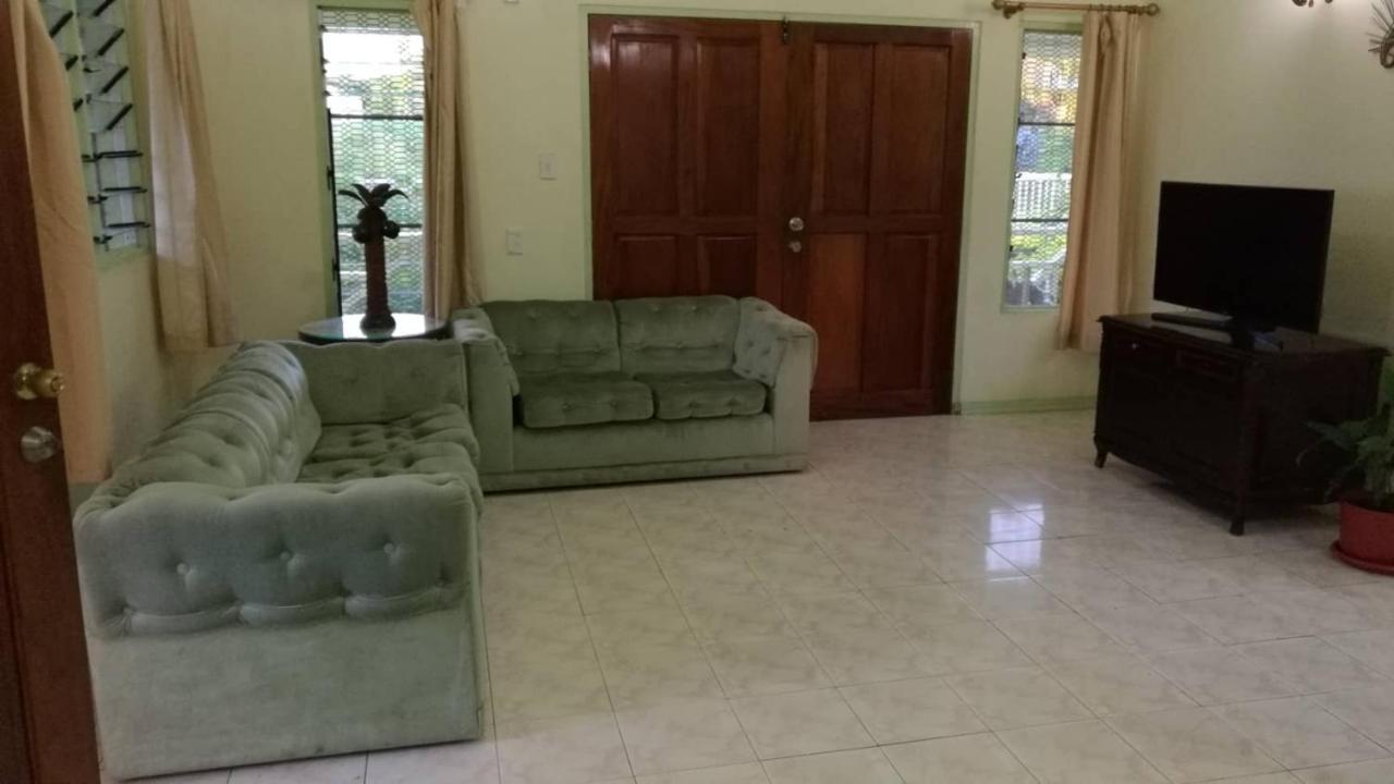 Malau Lodge Nuku'alofa Exteriör bild